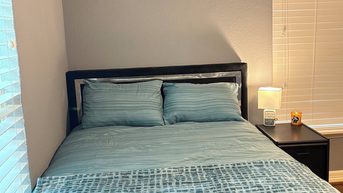 Riverside Terrace House | Charming 1-bedroom house with WiFi, AC in cool Houston