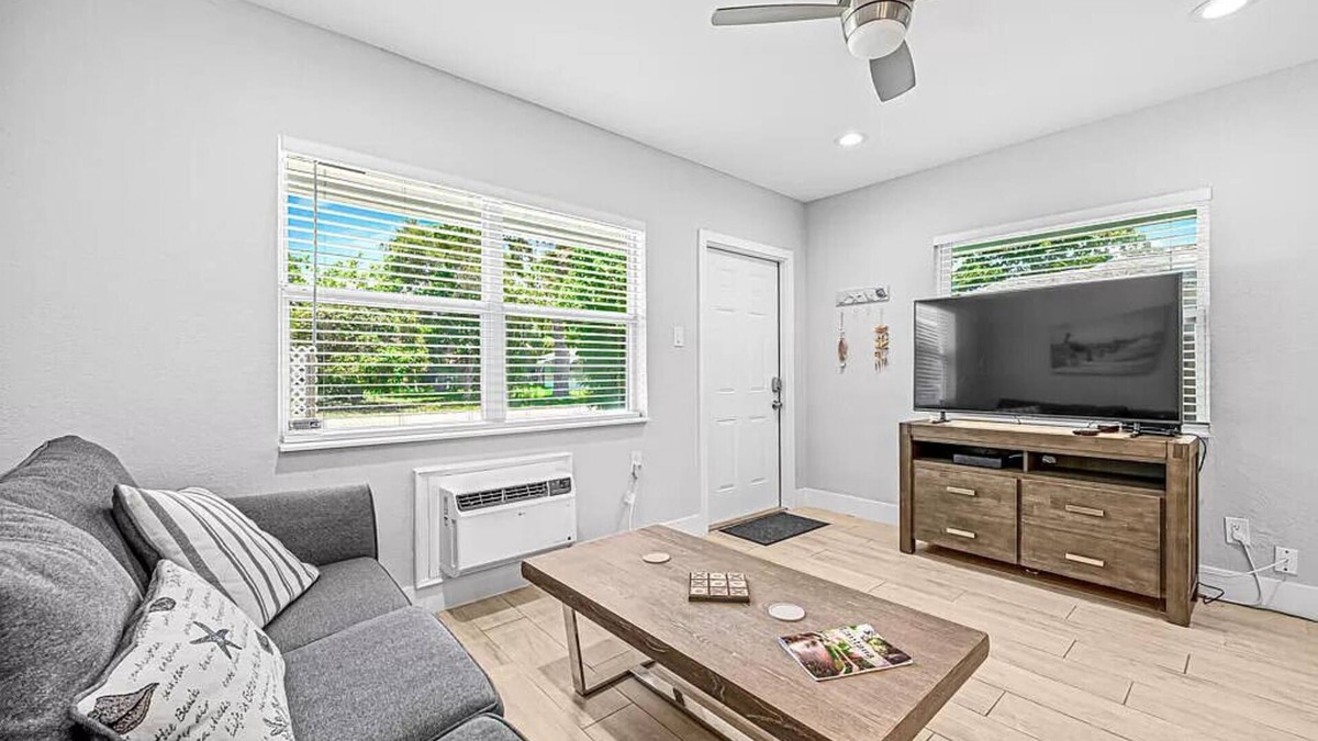 Lantana House | Charming 1-bedroom house near the sandy beaches