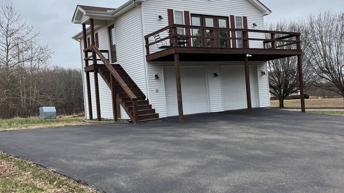Paris House | Charming 1-bedroom house in Paris, TN.