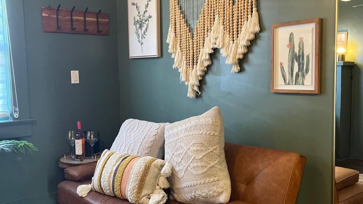 Westmont House | Charming 1-bedroom house with WiFi and AC in Pomona