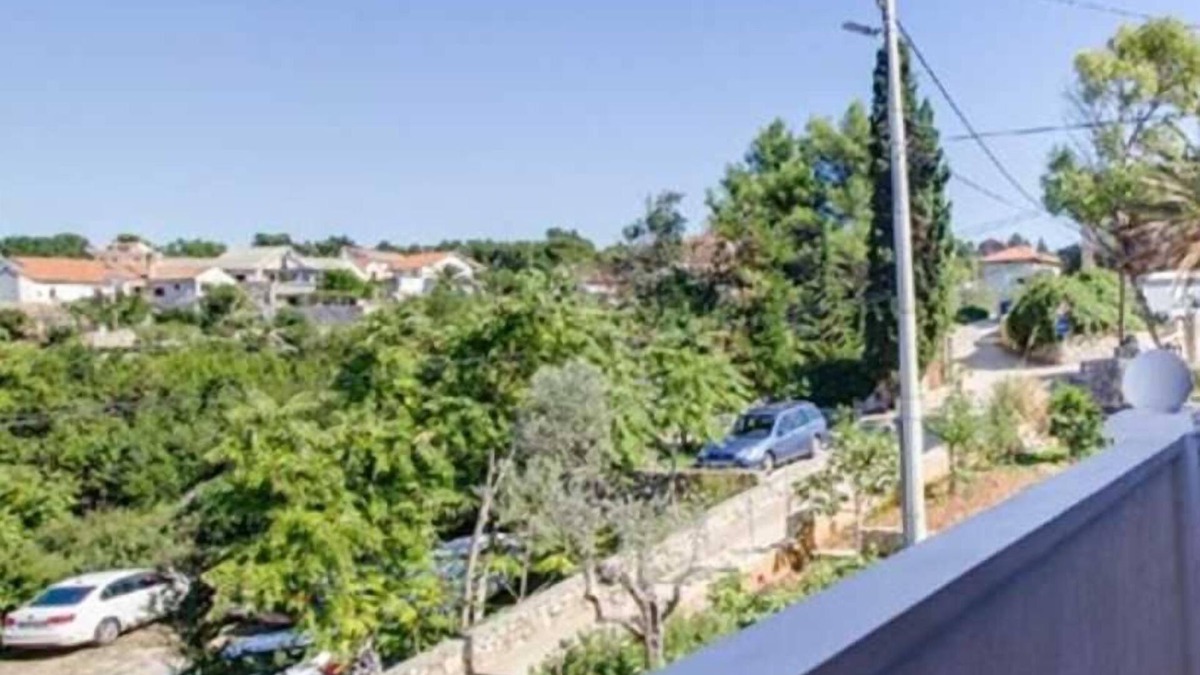 Veli Losinj Apartment | Charming 1-Bedroom Apartment for 3, Pet-Friendly with Parking