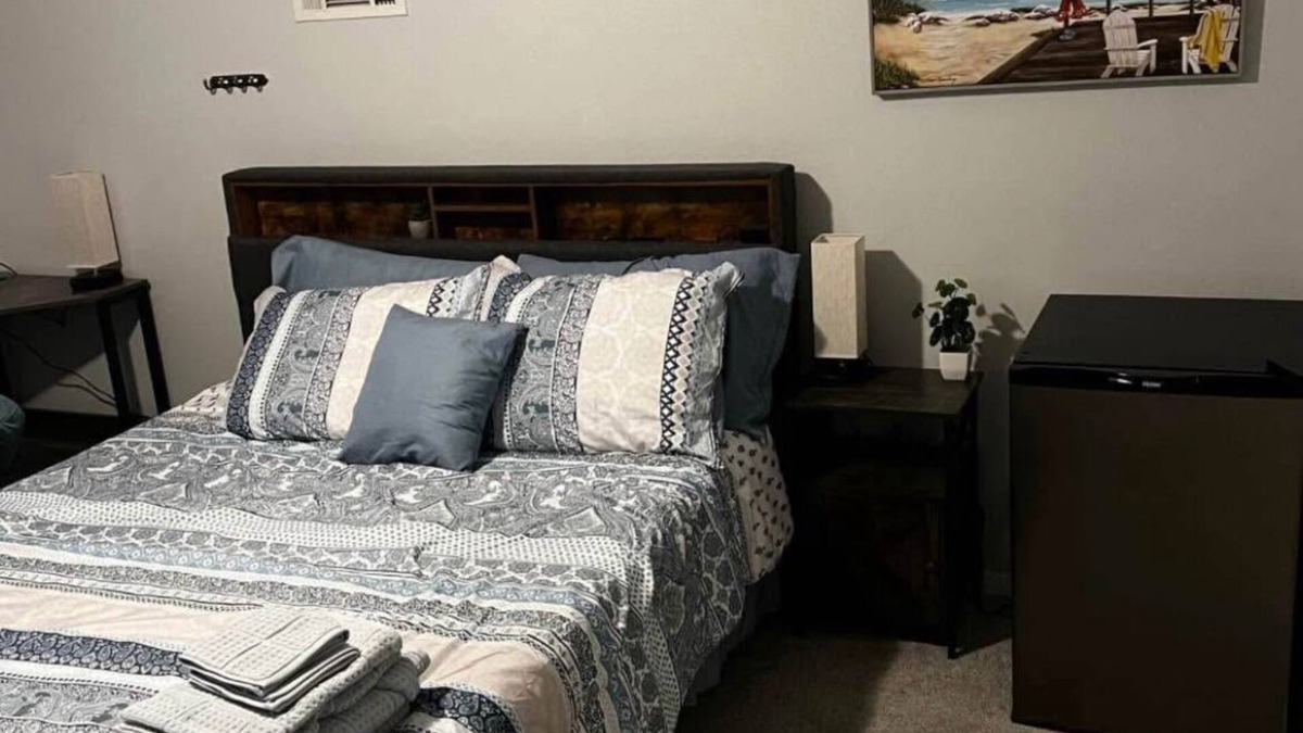 Niceville House | Charming 1-bedroom in fully furnished 4 bedroom rental house in Niceville.