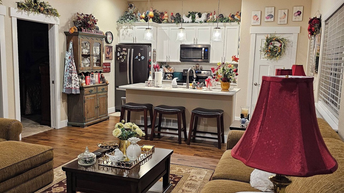 Eaton House | Charming 1-bedroom inlaw suite in wonderful Severance with WiFi, AC