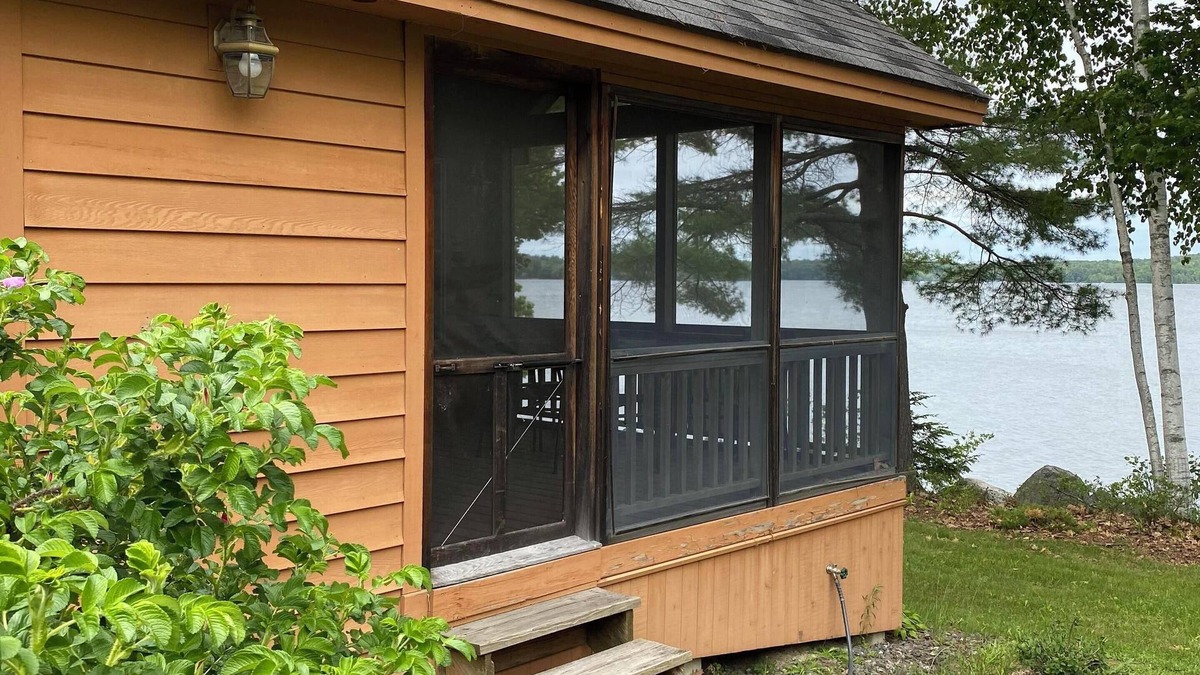 Smithfield Cottage | Charming 1-bedroom lakeside cottage with WiFi and AC in welcoming Smithfield