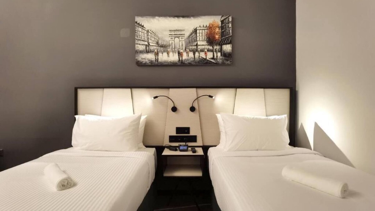 Medan Tuanku Hotel | Charming 1-bedroom hotel with pool