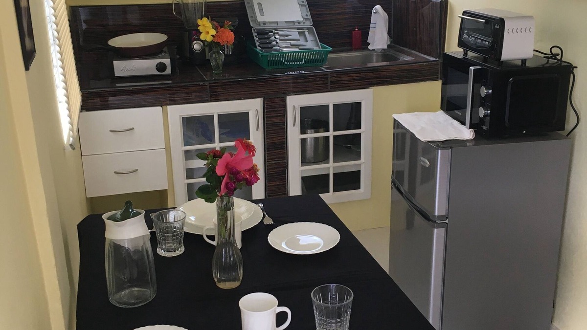 Zamboanguita House | Charming 1-bedroom house with AC, WiFi in delightful Zamboanguita.
