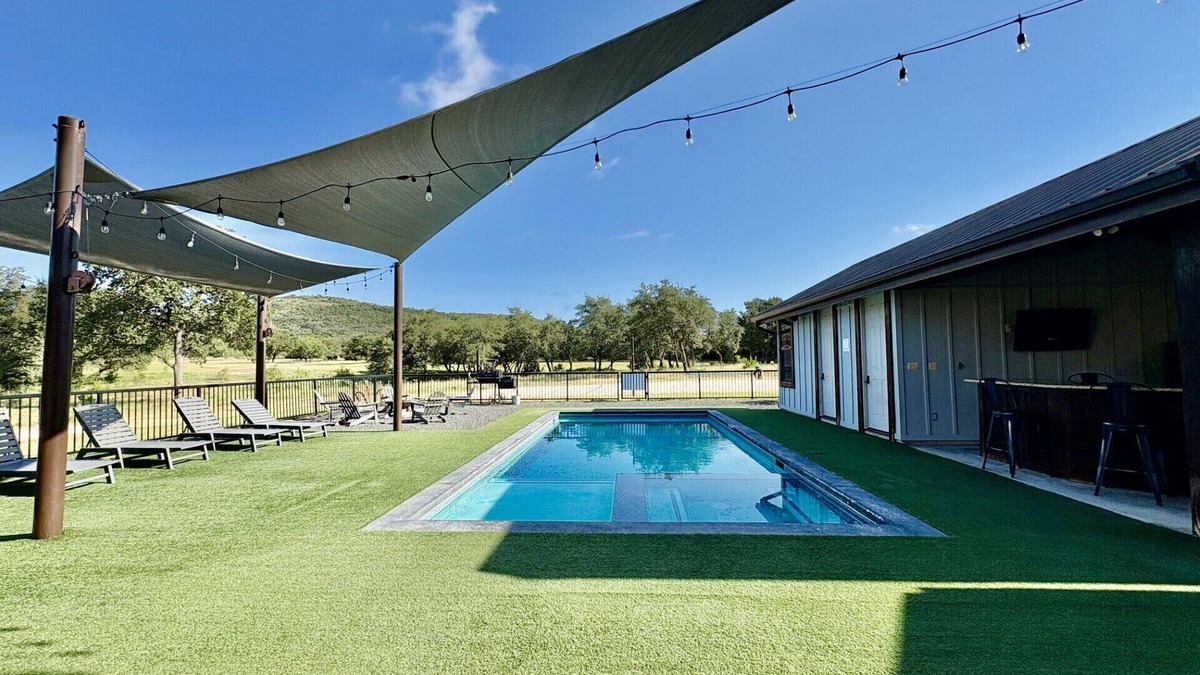 Sabinal House | Charming 1-bedroom pool house in lovely Concan with AC and out door kitchen.