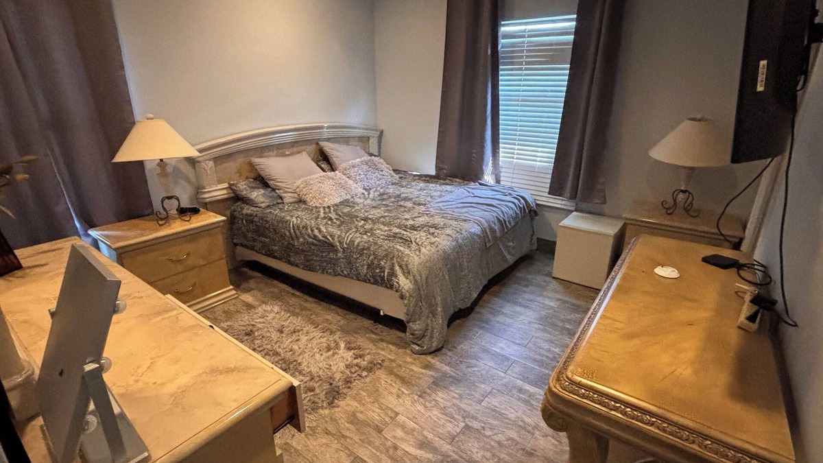 Palm City House | Charming 1-bedroom roomnwith WiFi, AC ,private bathroom and entrance