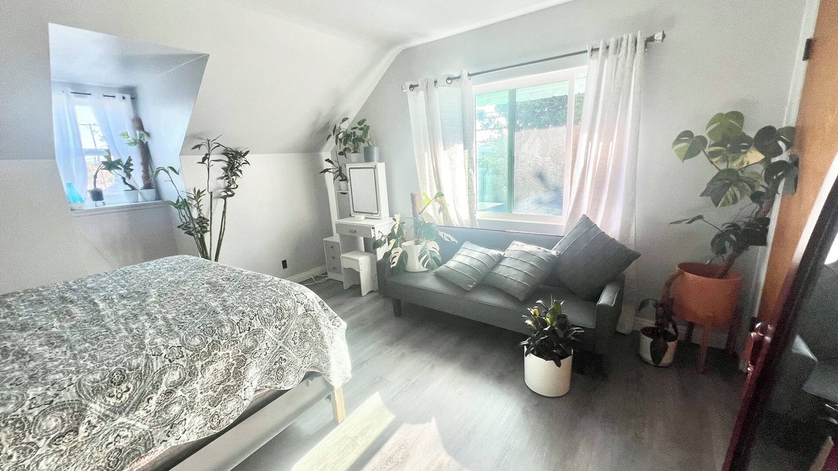 Northwest Anaheim House | Charming 1-bedroom suite 2nd floor house in Pleasant Buena Park with AC, WiFi