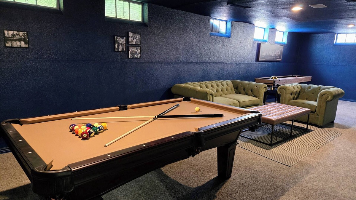 Canon City Apartment | Charming 1 Bedroom Speakeasy Suite w/Pool Table & Games