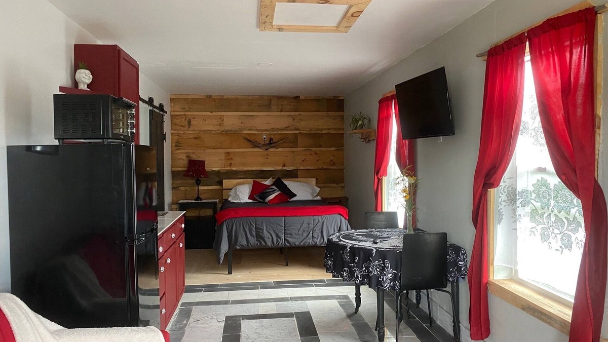 Jay Apartment | Charming 1-bedroom Studio, near Whiteface, new construction, amazing viewsn