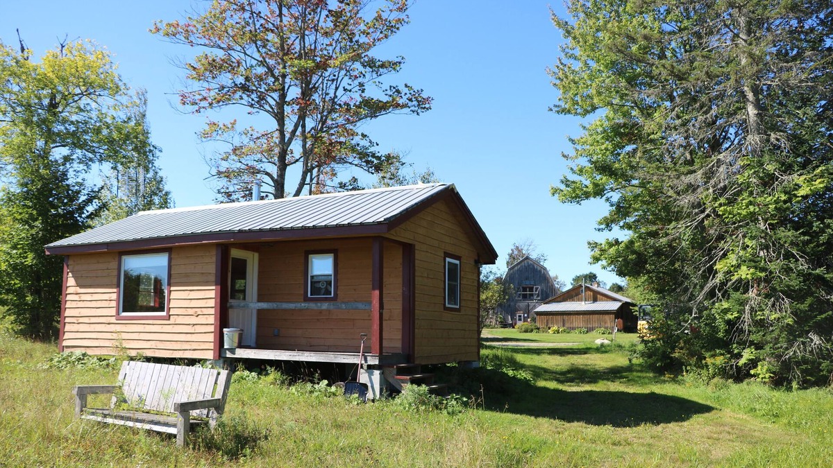 Green Mountains Cabin | Charming 1-bedroom Tiny house in Eden Mills. Spectacular views, private setting.