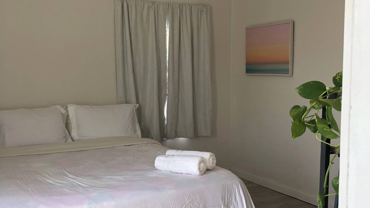Oleander - Sunset House | Charming 1-bedroom house with WiFi in lovely Bakersfield