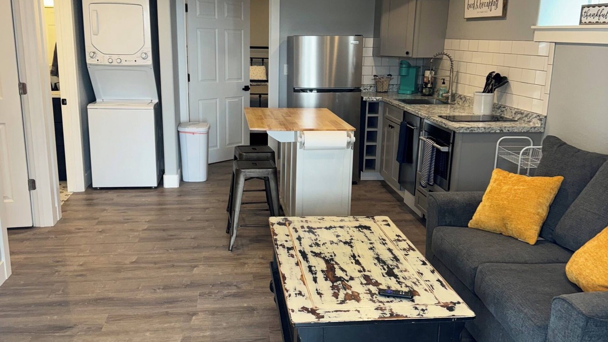 Castle Rock Apartment | Charming 1-bedroom apartment with AC, WiFi in fabulous Castle Rock