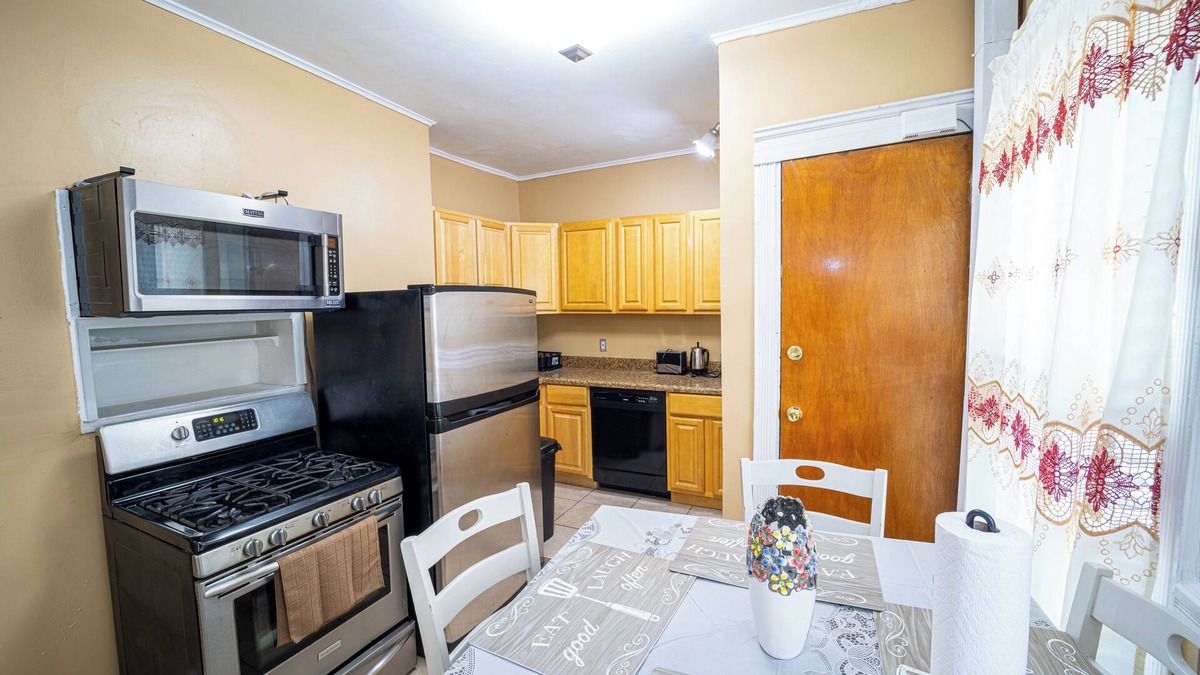 East Orange House | Charming 1-bedroom house in lovely East Orange with WiFi, AC