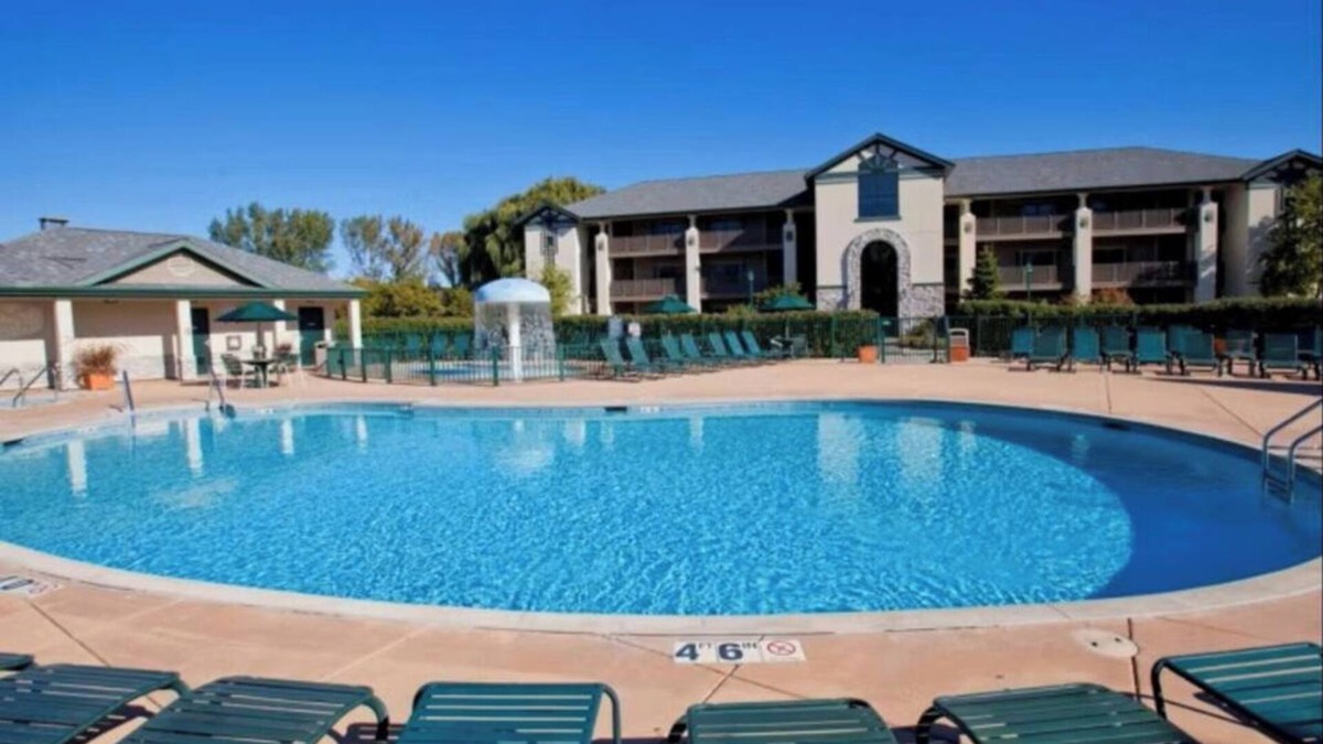 Lake Geneva Apartment | Charming 1-bedroom apartment with AC, fitness room in lovely Lake Geneva