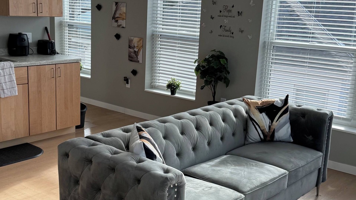 Minneapolis Apartment | Charming 1-bedroom apartment with WiFi, AC in amazing Minneapolis 5 mins to DWTN