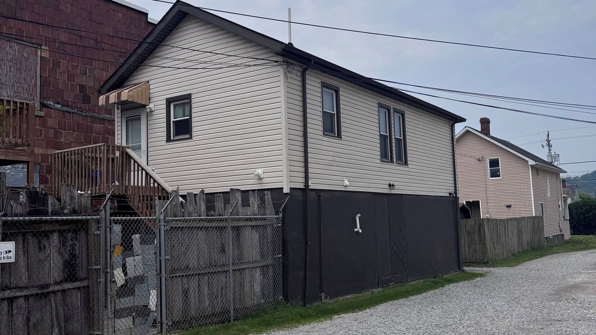 Moundsville Apartment | Charming 1-bedroom apartment in Pleasant Moundsville with WiFi, AC