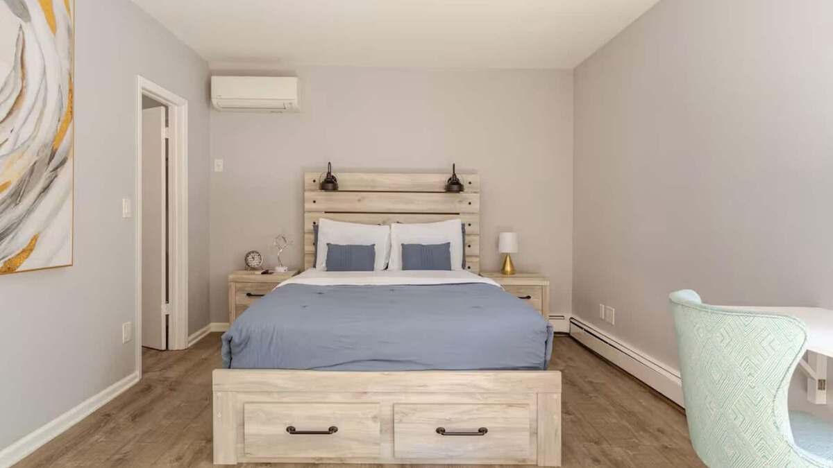 New Rochelle Apartment | Charming 1-bedroom apartment with Balcony, WiFi, AC - 30 mins to NYC