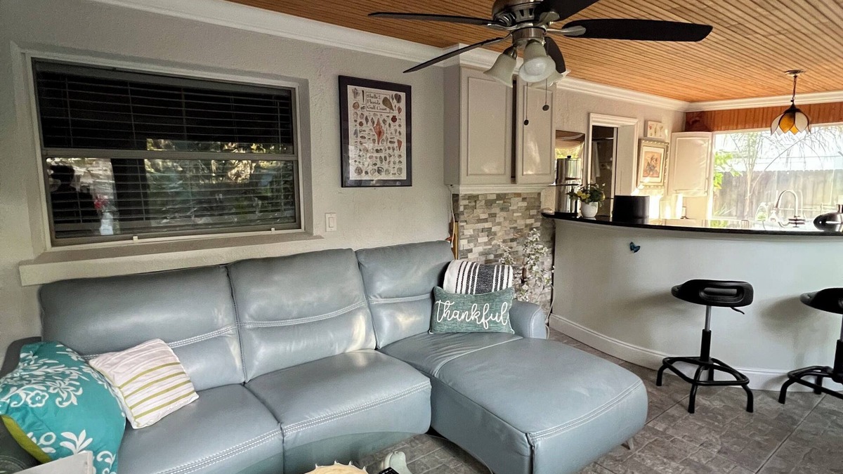 Ozona House | Charming 1-bedroom Guesthouse in amazing Ozona with Free Parking & WiFi