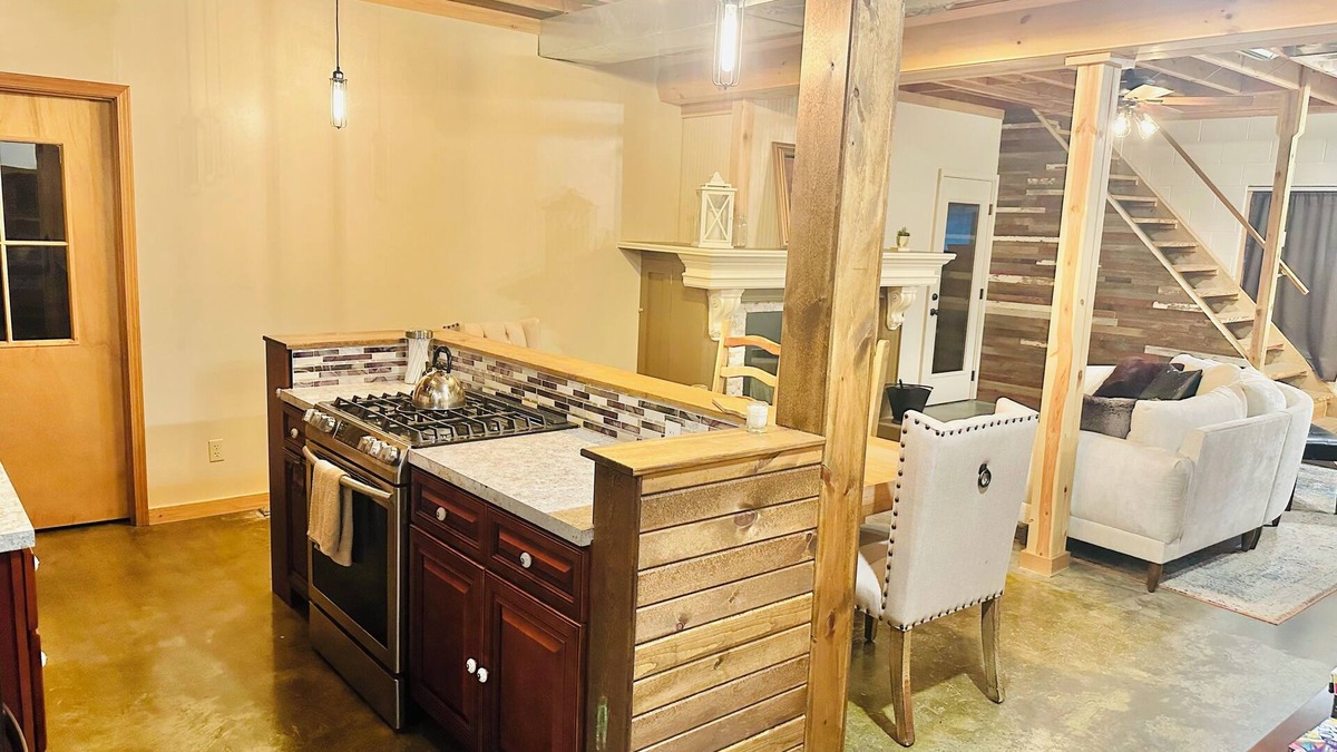 Sugar Creek House | Charming 1-bedroom house in pleasant Sugar Creek with AC