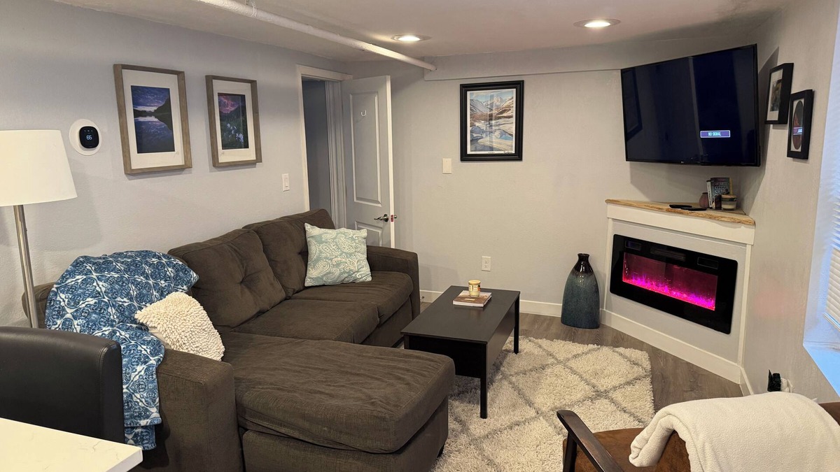 Washington Park West Apartment | Charming 1 bedroom Wash Park guest suite w/fireplace
