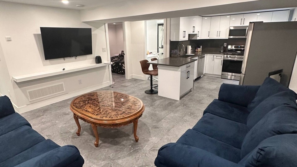 Delta House | Charming 1-bedroom with dedicated bathroom in superb Delta with WiFi, AC