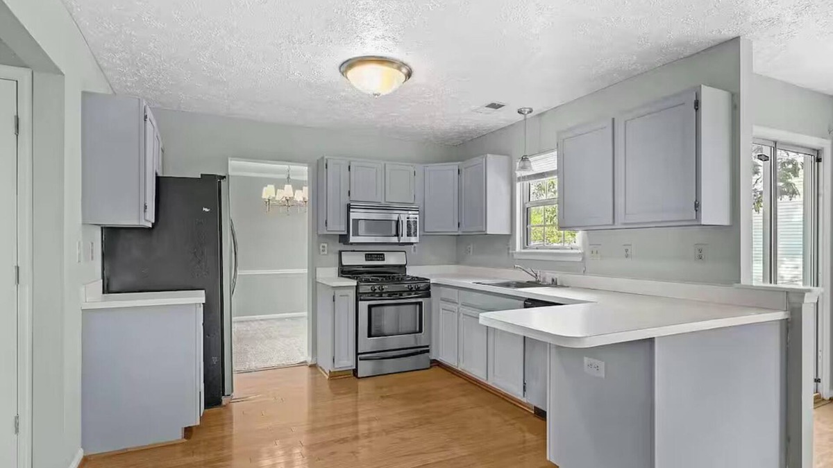 St. Charles House | Charming 1-bedroom with attached bath room in Waldorf , MD