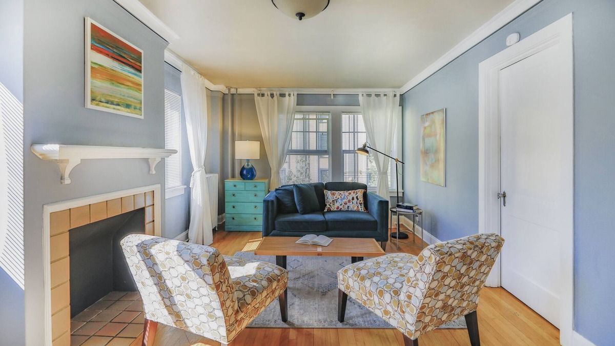 Goose Hollow Condo | Charming 1-BR, Historic Downtown. Free Parking.