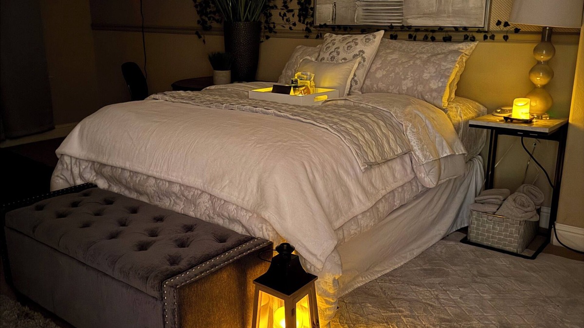 Auburn House | Charming 1-Guest bedroom suite, private bath & snacks in Auburn with WiFi and AC