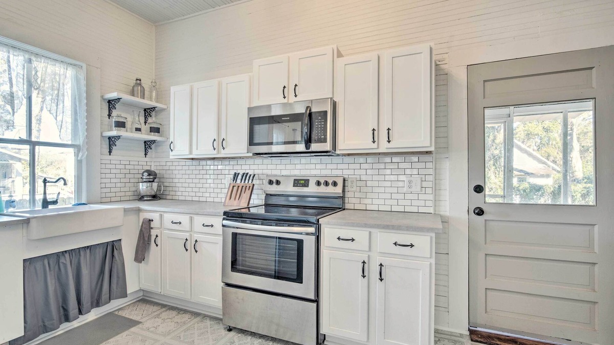Historic District Cottage | Charming 100-year-old Home < 1 Mi to Downtown