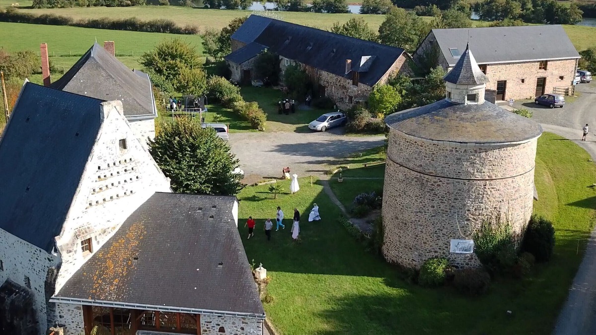 Souvigne-sur-Sarthe Cottage | "Charming 17th-Century Chapel with Garden, Near River, Free Bikes & More"