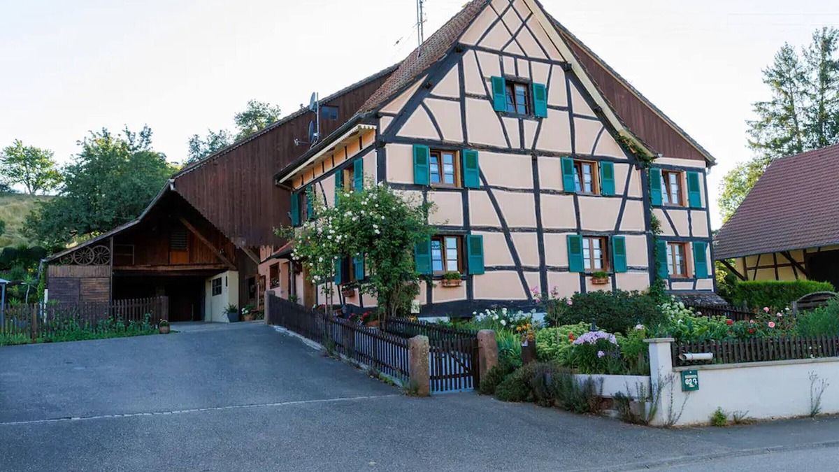 Ueberstrass Cottage | Charming 17th-Century Cottage: Modern Comforts, Near Switzerland/Germany, Scenic Surroundings