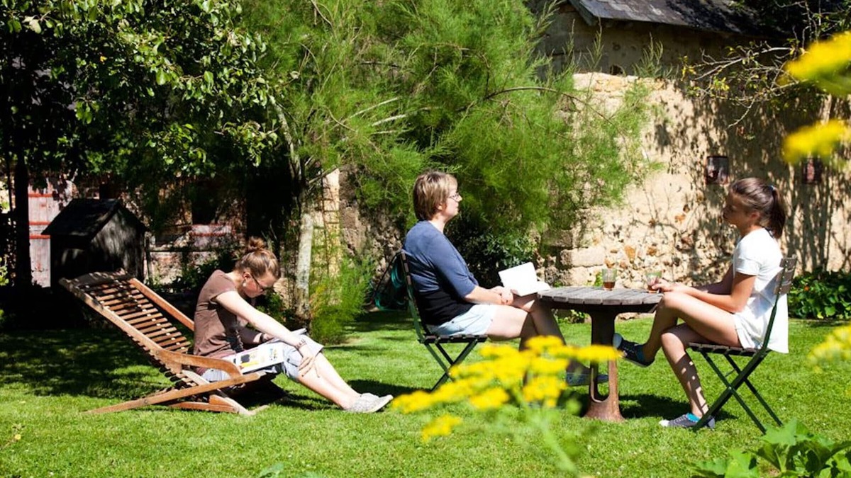 Berfay Cottage | Charming 17th Century House with Modern Comforts, Large Garden, Garage, and Outdoor Activities