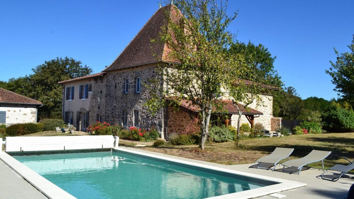 Esse Cottage | Charming 17th Century Home: Private Pool, Spacious Garden, Handicap Friendly, Baby Equipment Included