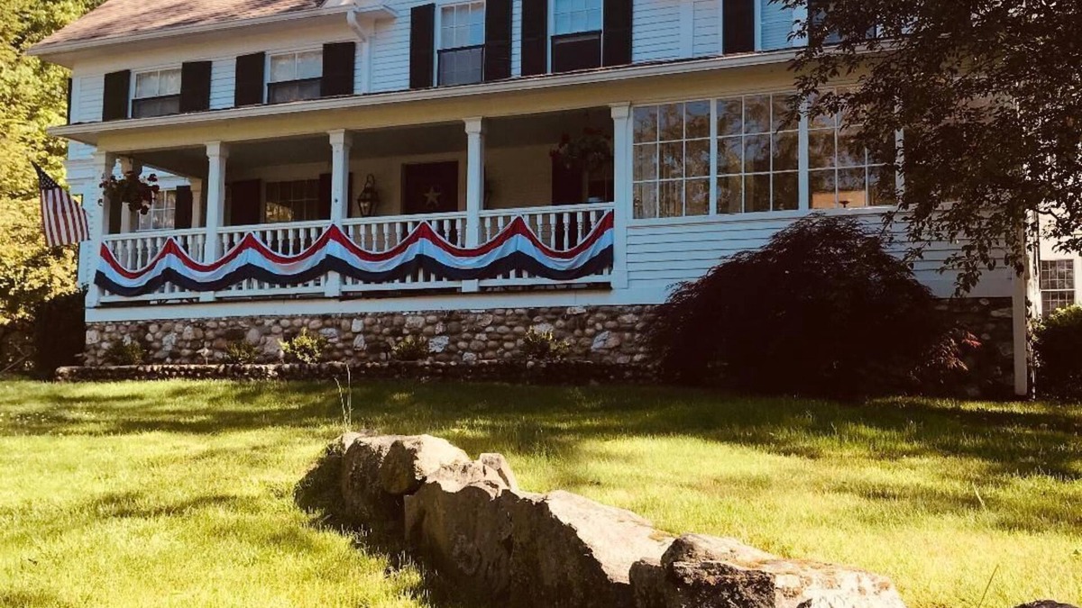Amherst Other | Charming 1840 Farmhouse ~ Magical Retreat ~ sleeps 14