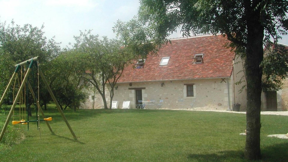 Betz-le-Chateau Cottage | Charming 18th Century Gîte with Garden, Near Castles & Vineyards, Pet Friendly
