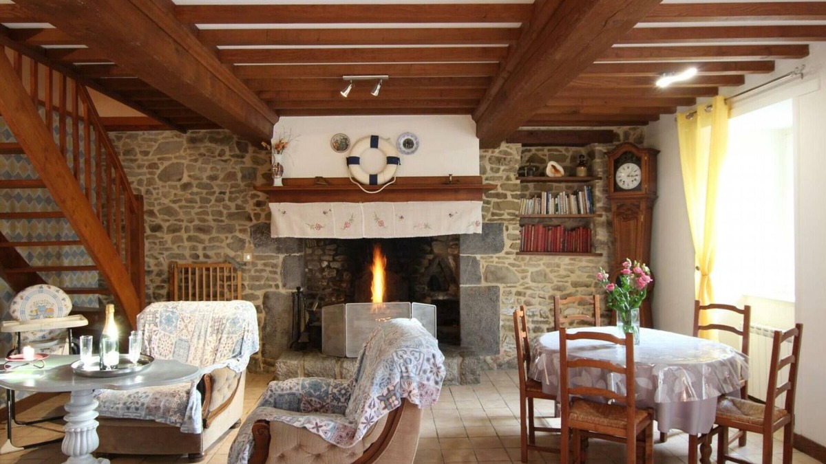 Lingreville Cottage | Charming 18th Century Stone House - 3 BR, Sleeps 5, Near Beach and Hiking Trails