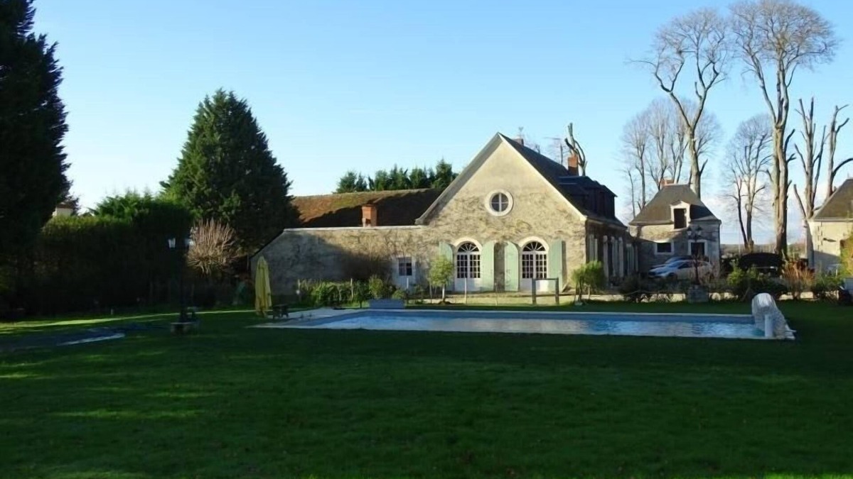 Saint-Maur Cottage | Charming 18th-Century House with Heated Pool Near Châteauroux and Brenne Nature Park