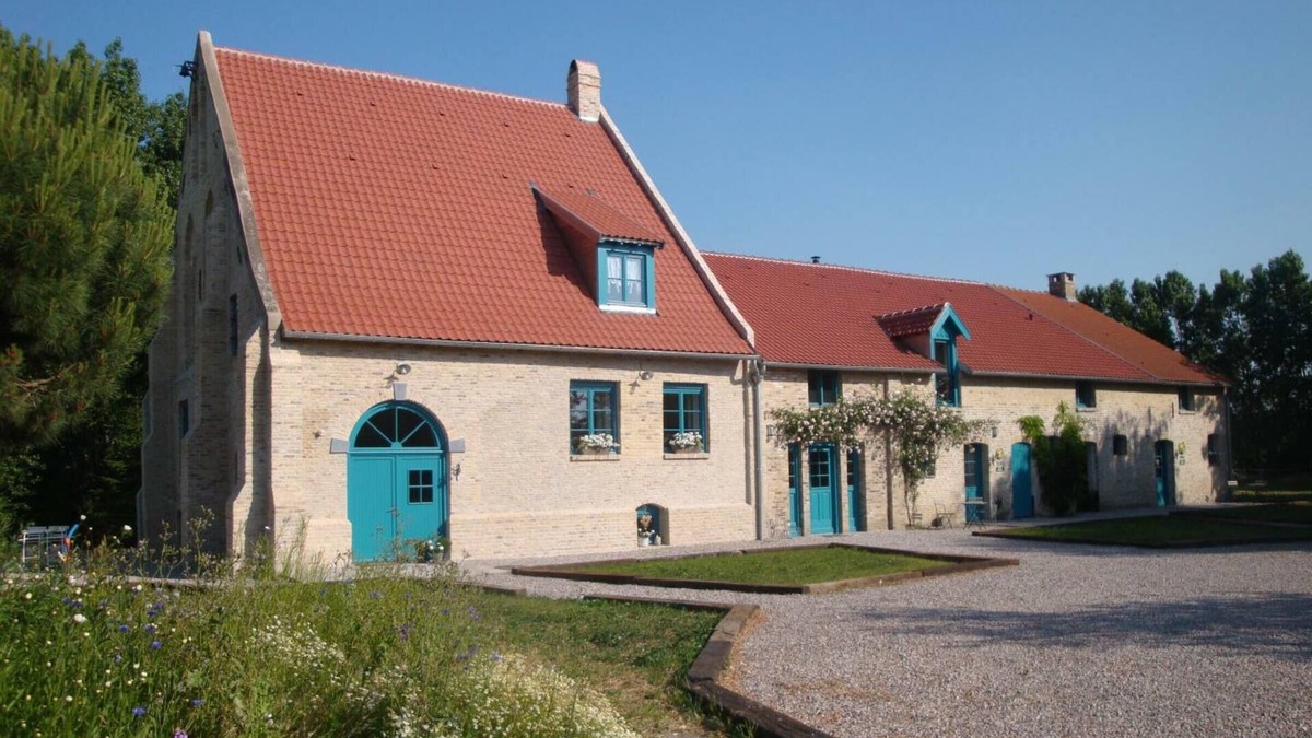 Quaedypre Cottage | Charming 18th Century Farmhouse: Spacious, Baby-Friendly, Near Bergues & Dunkirk Beaches
