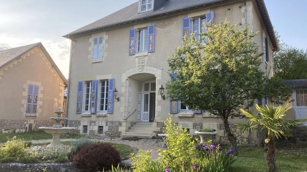 Sanssat Apartment | Charming 1900 Villa with Modern Comforts, Private Garden, Near Vichy and Le PAL Park