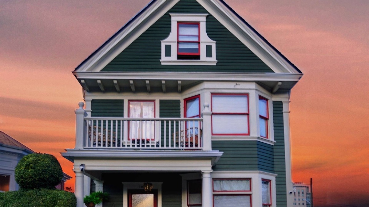 New Tacoma Apartment | Charming 1901 Victorian Gem - 2BR Urban Escape AC Apartment in Downtown Tacoma