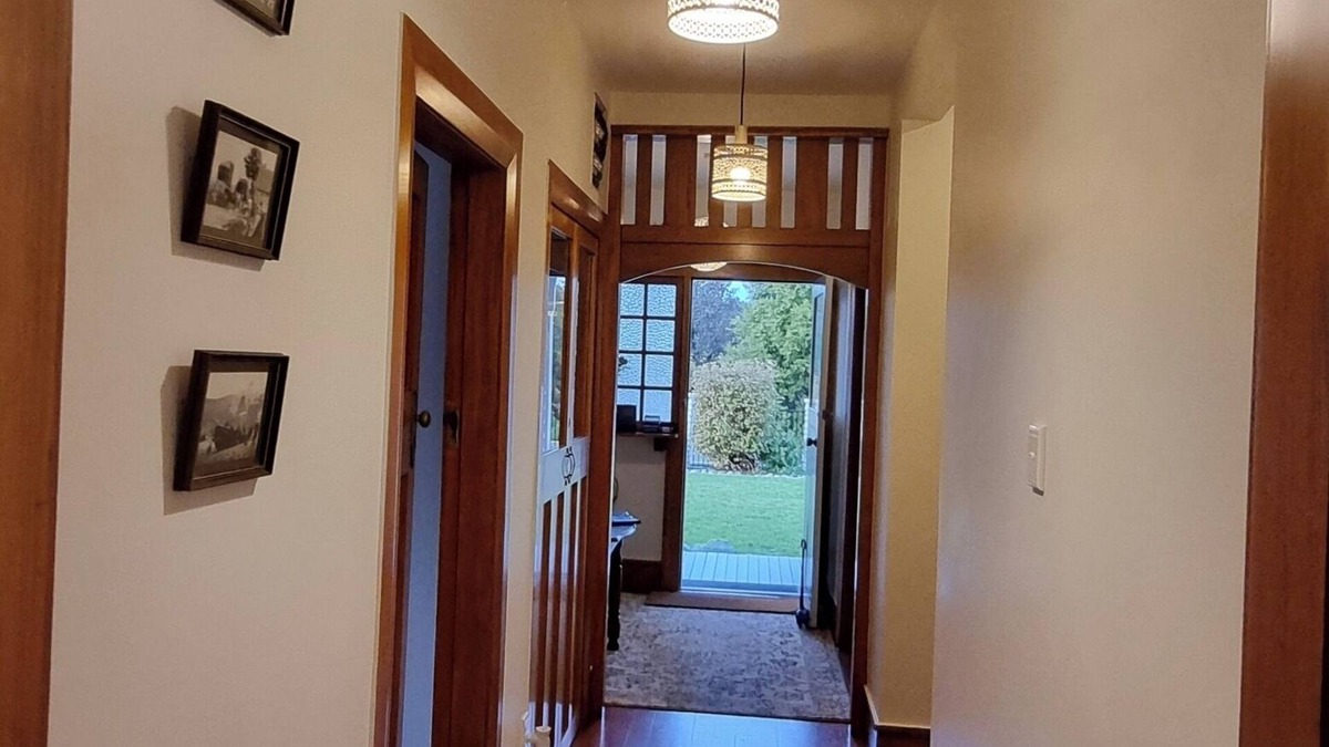 Taumarunui House | Charming 1920's character filled Bungalow! Modern twist.nMinutes to town
