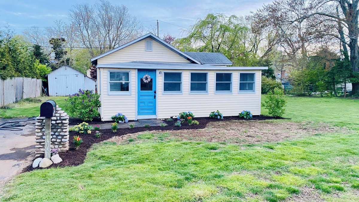Old Saybrook Cottage | Charming 1920's no frills cottage in peaceful Old Saybrook