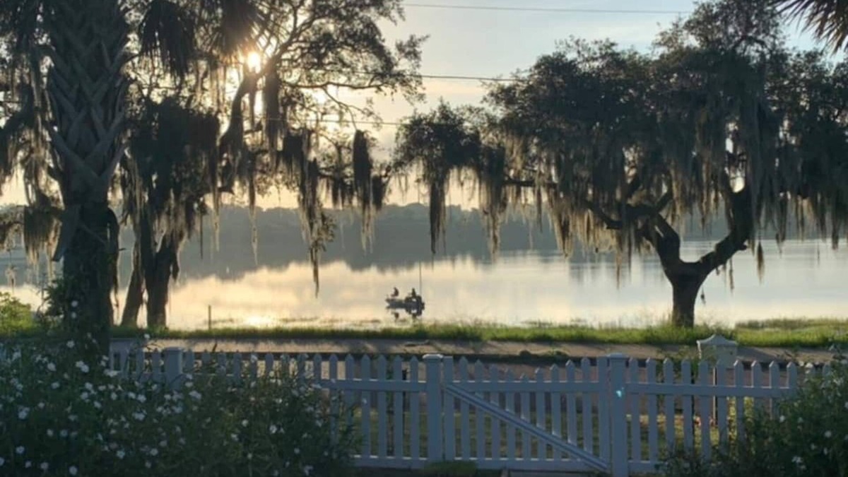 Florida South Atlantic Coast Cottage | Charming 1935 Florida Cottage overlooking Lake Tulane