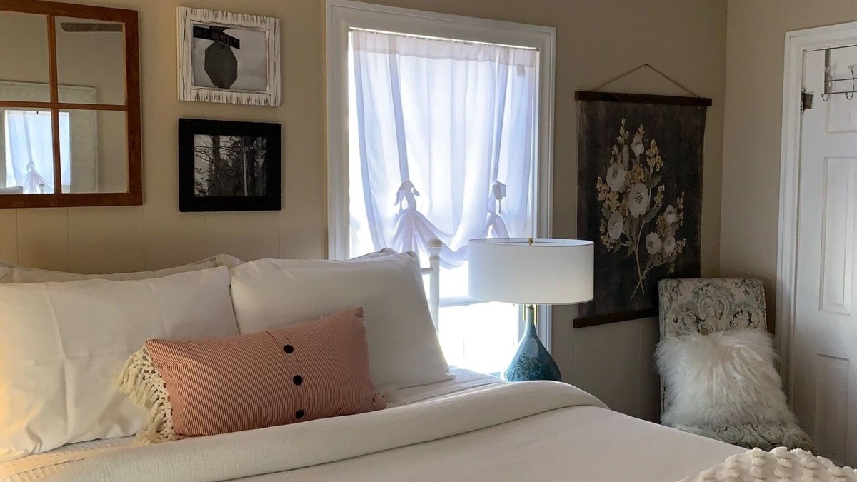 Junction House | Charming 1940's 2-bedroom Home in the beautiful Hill Country of Junction, Texas!
