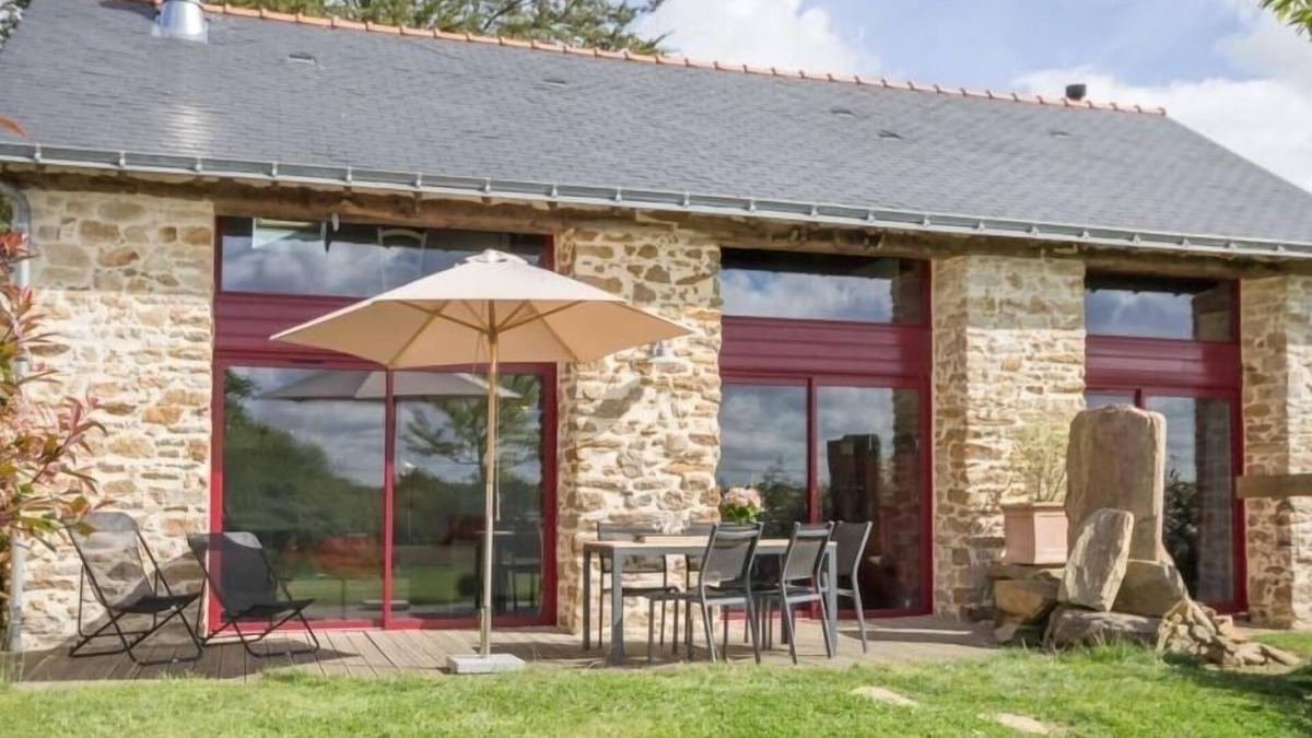 Nort-sur-Erdre Cottage | Charming 19th-Century Barn with Modern Comforts Near Canal, 20km from Nantes
