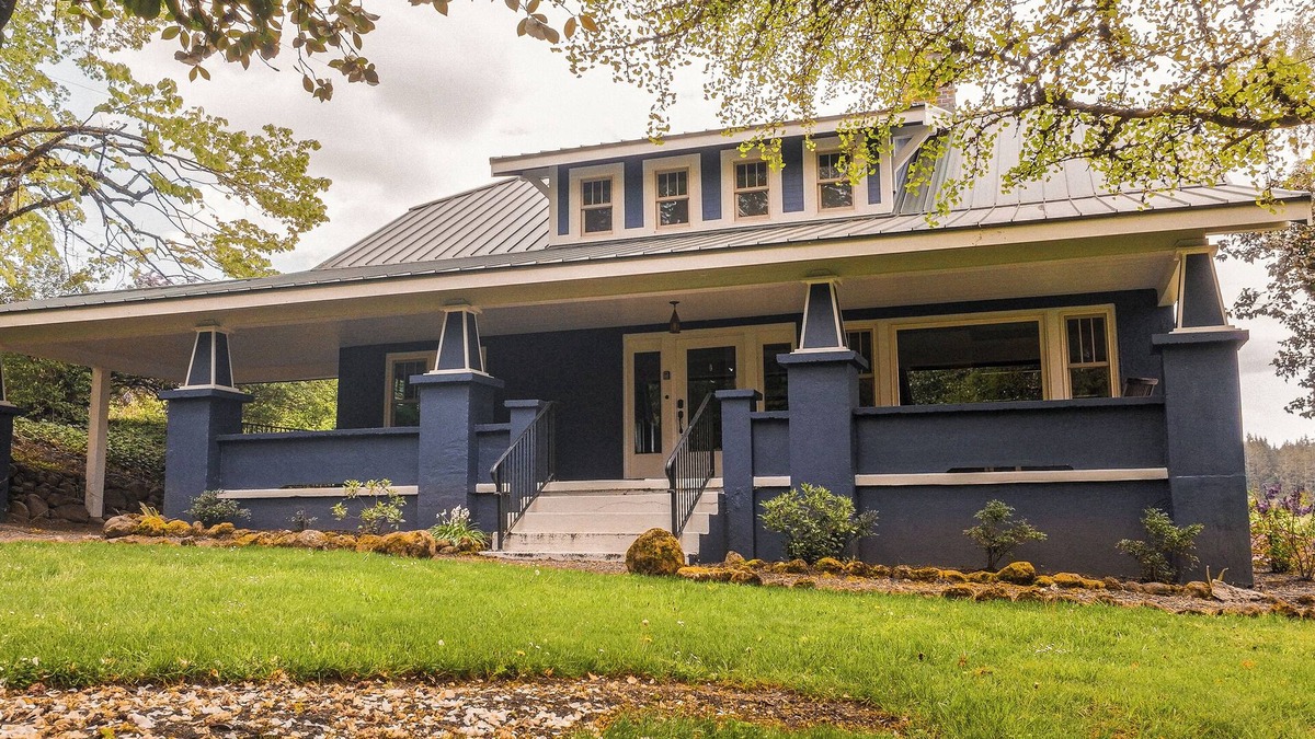 Newberg House | Charming 19th Century Craftsman in the Heart of Wine Country