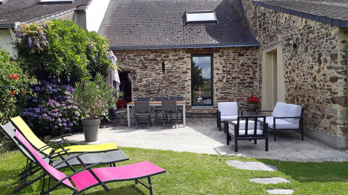 Bonnoeuvre Cottage | Charming 19th-Century Farmhouse: Private Garden, Pool, Near Nature Trails
