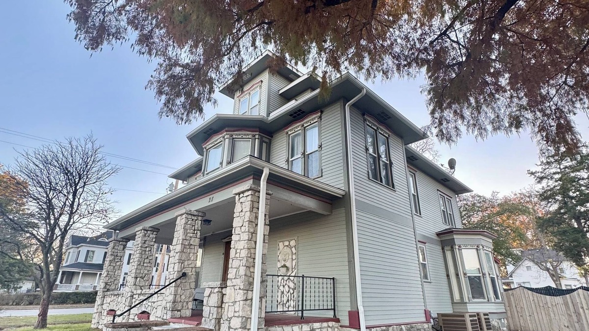 Webb City House | Charming 19th Century Victorian 4 Bedroom in downtown Webb City!